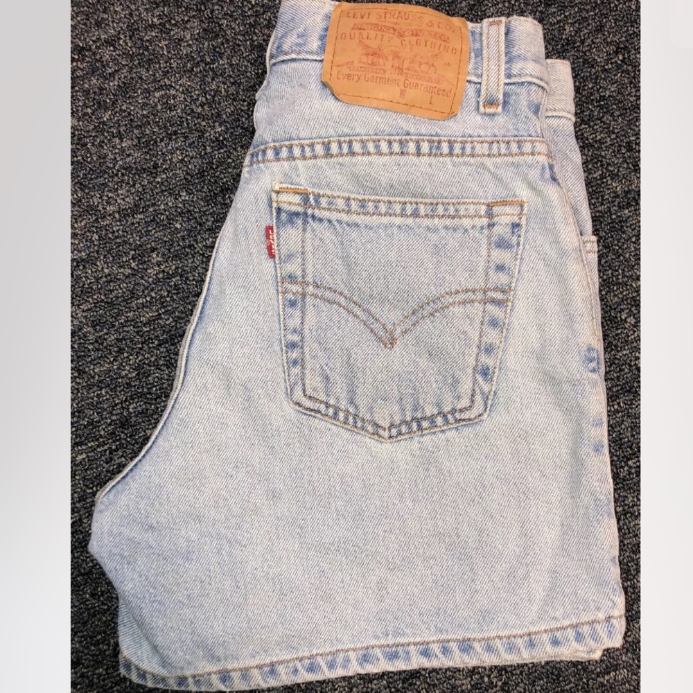 VINTAGE 90s Levis High Waist Mom Denim Shorts
